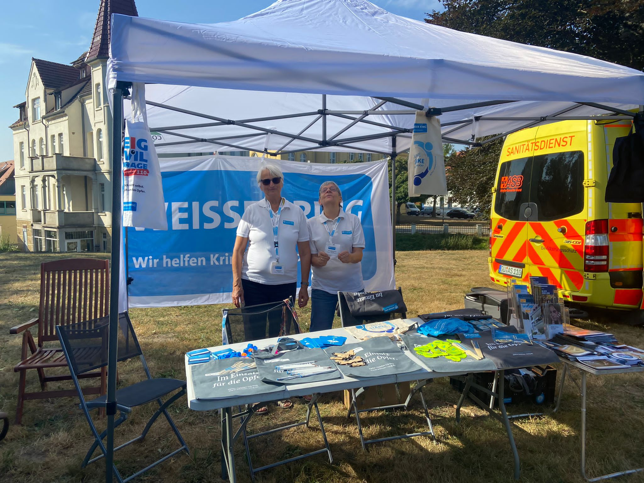 Stand des WEISSEN RINGS beim 2. Güstrower Vereinsfest