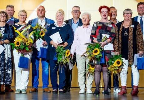 Die elf mit der Ehrenmedaille des Landes Ausgezeichneten